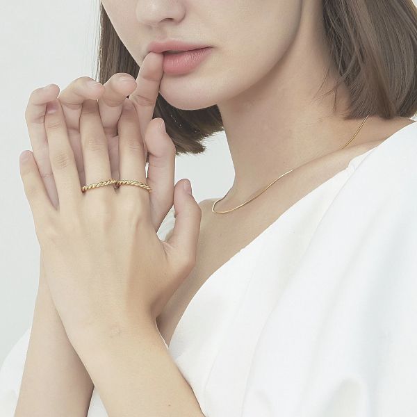 SHAPES STUDIO】Simple Twist Band Ring - メルカリ