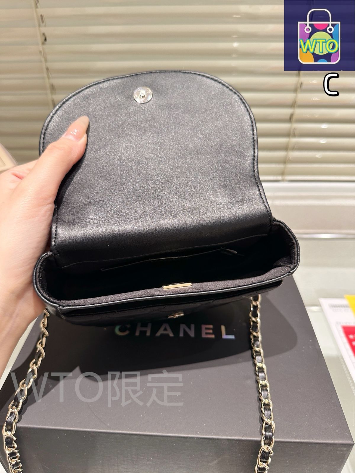 ≪25B★≫CHANEL チェーンハンドバッグ ハンドル 今日特価】CHANEL 25c Early Spring Black Gold Chain Handle