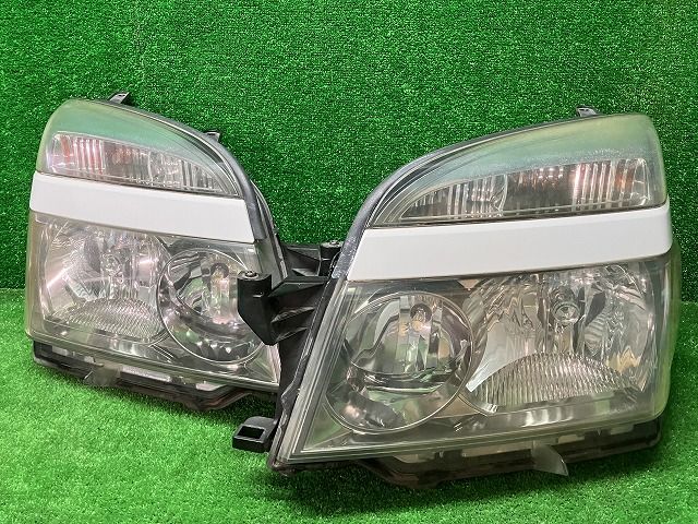 トヨタ AZR60/65　ヴォクシー　後期　ヘッドライト　左右　ハロゲン　28-182　レベ付き　241225218