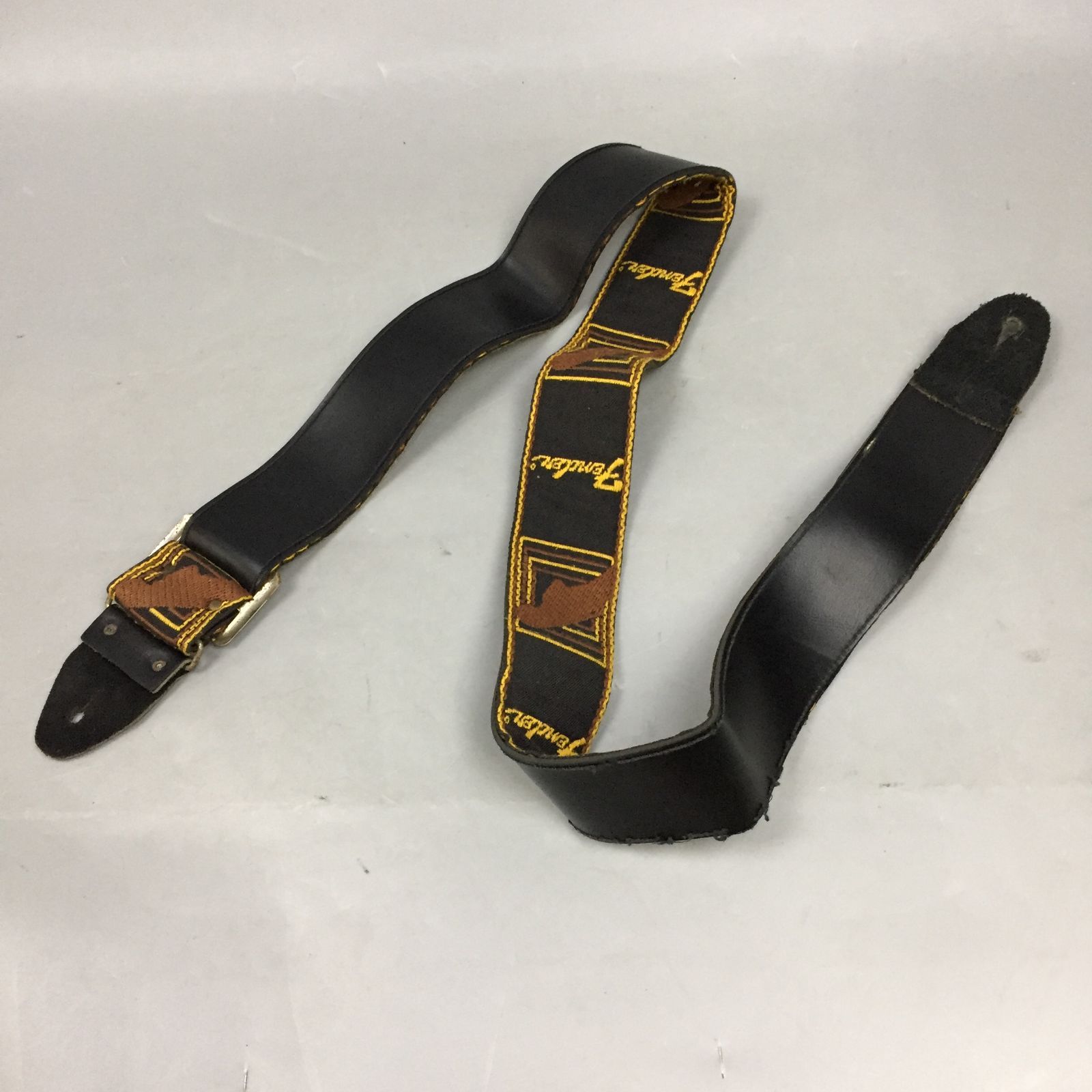 タグ付 Fender Monogrammed Strap Black|Yellow 1970s 横ロゴ メタルバックル ブラックレザー f146 意義のある