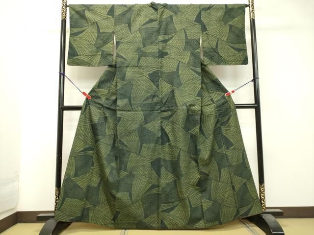 平和屋着物○本場結城紬 重要無形文化財 100亀甲 総詰め 抽象文様 正絹  