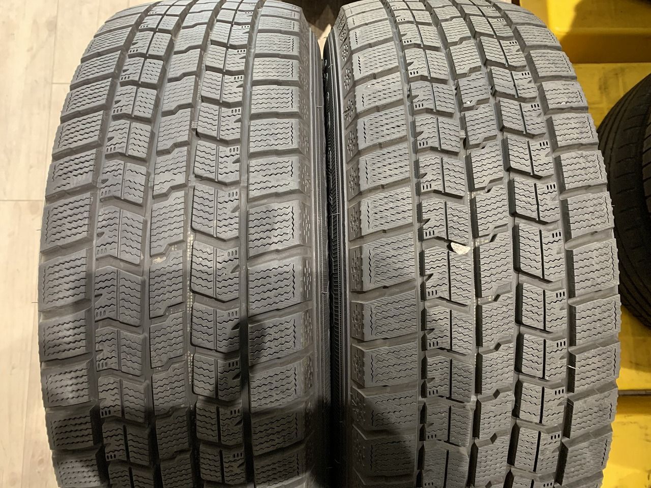 2506044】スタッドレス 17インチ 7J +38 PCD114.3 5H + GOODYEAR 215 