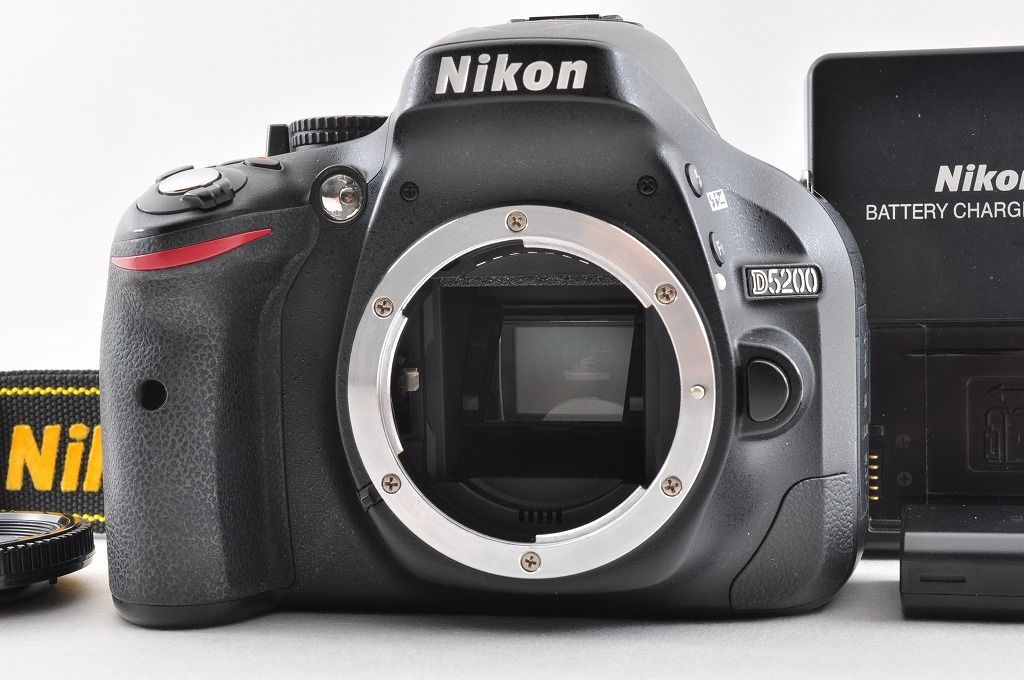 Nikon ニコン D5200 デジタル一眼レフカメラ ボディ ブラック
