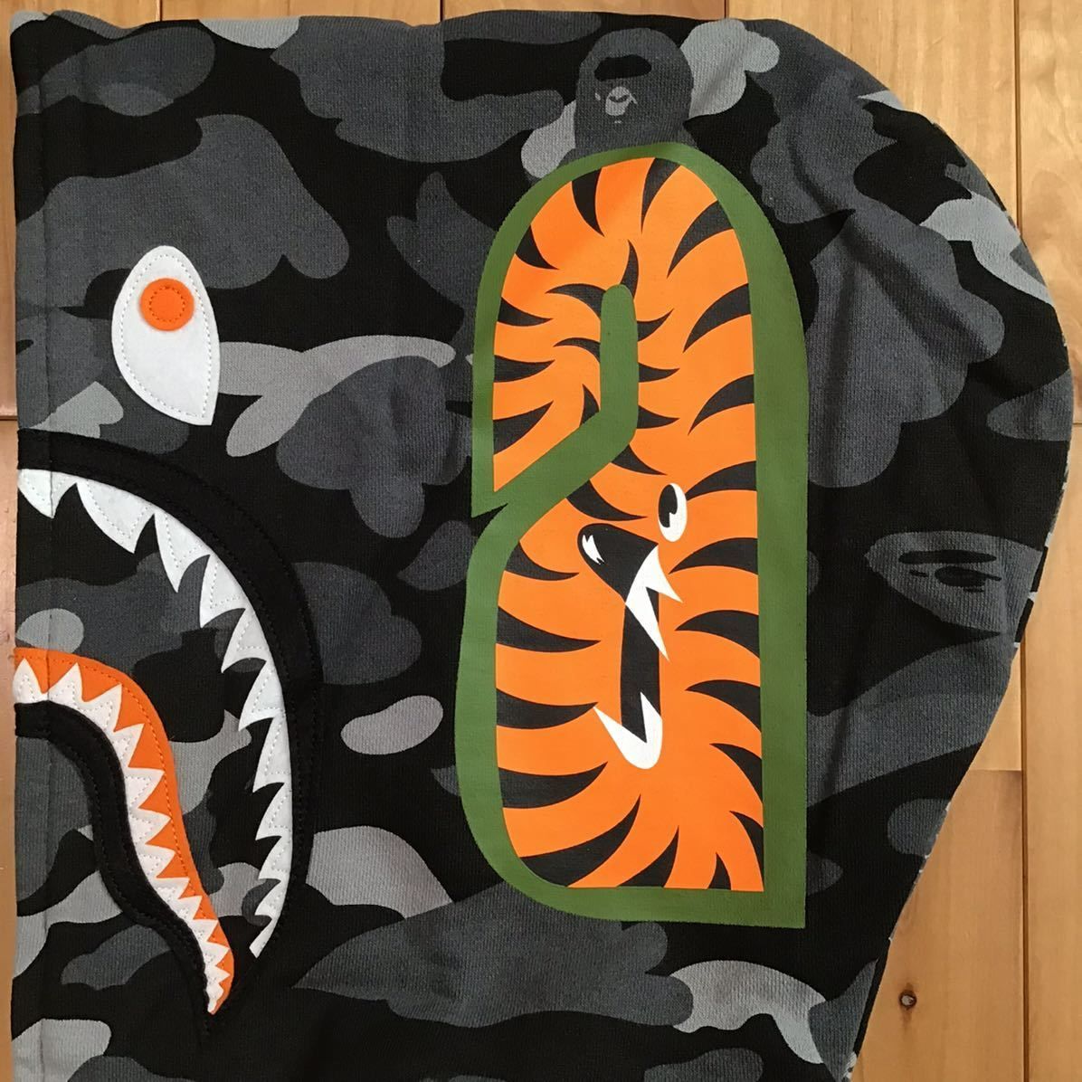 Undefeated × BAPE タイガー シャーク パーカー Lサイズ tiger shark full zip hoodie a bathing  ape エイプ ベイプ 迷彩