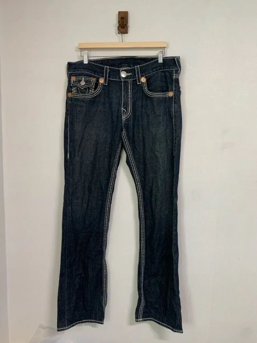 34 TRUE RELIGION(トゥルーレリジョン) リッキー ステッチ