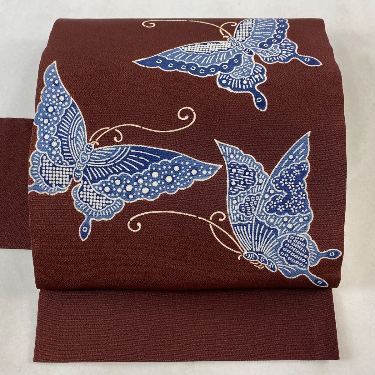 名古屋帯 逸品 栗山吉三郎 落款 蝶 縮緬 ぼかし 茶紫 正絹 【中古 