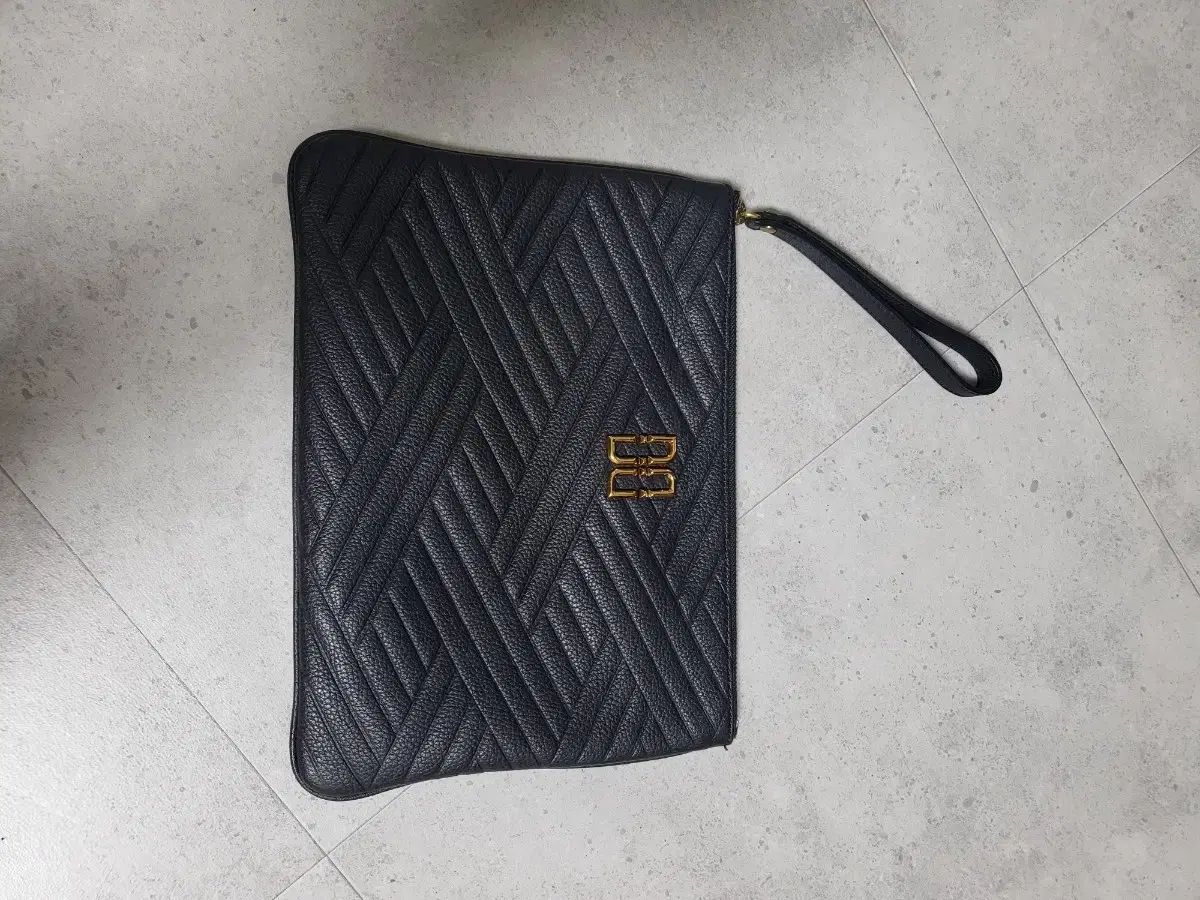 DAKS(ダックス) クラッチバッグ ほぼ新品 キルティング クラッチ