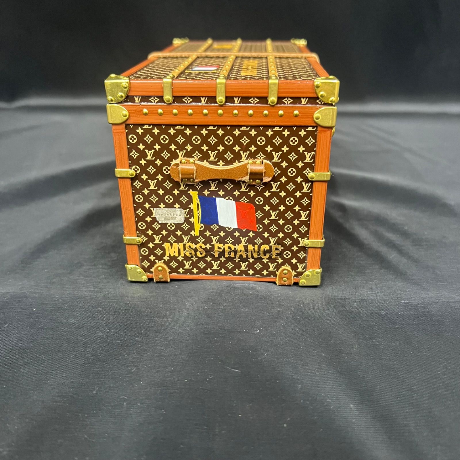 【非売品】ルイ・ヴィトン ミス フランス トランク ペーパーウェイト 置物 ルイヴィトン LOUIS VUITTON ペーパーウェイト ミスフランス