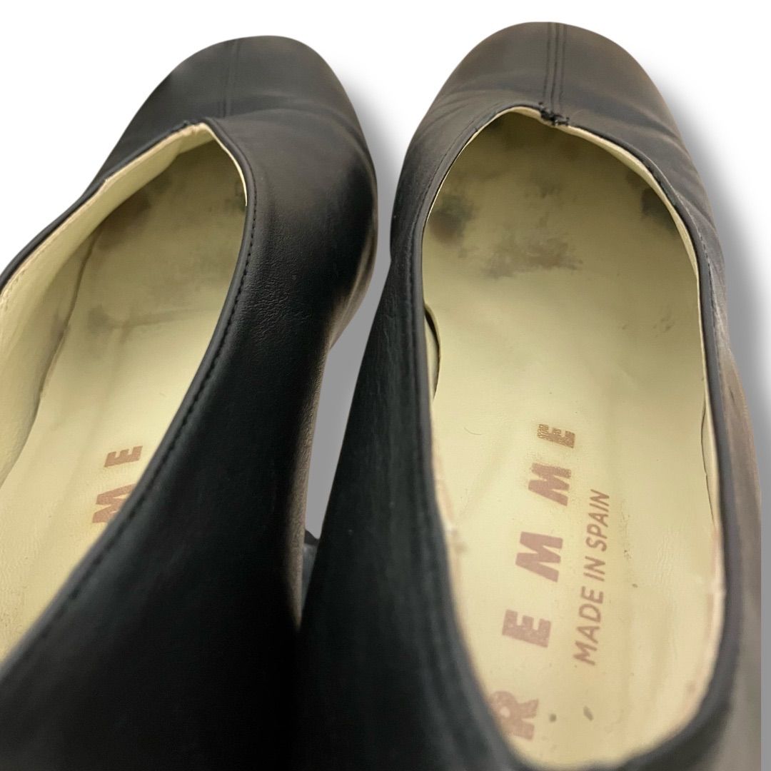 【美品】 REMME ブラックレザー パンプス Vカット 37 REMME レメ Vカットヒールパンプス サイズ37 23.5〜24㎝ ブラック 黒