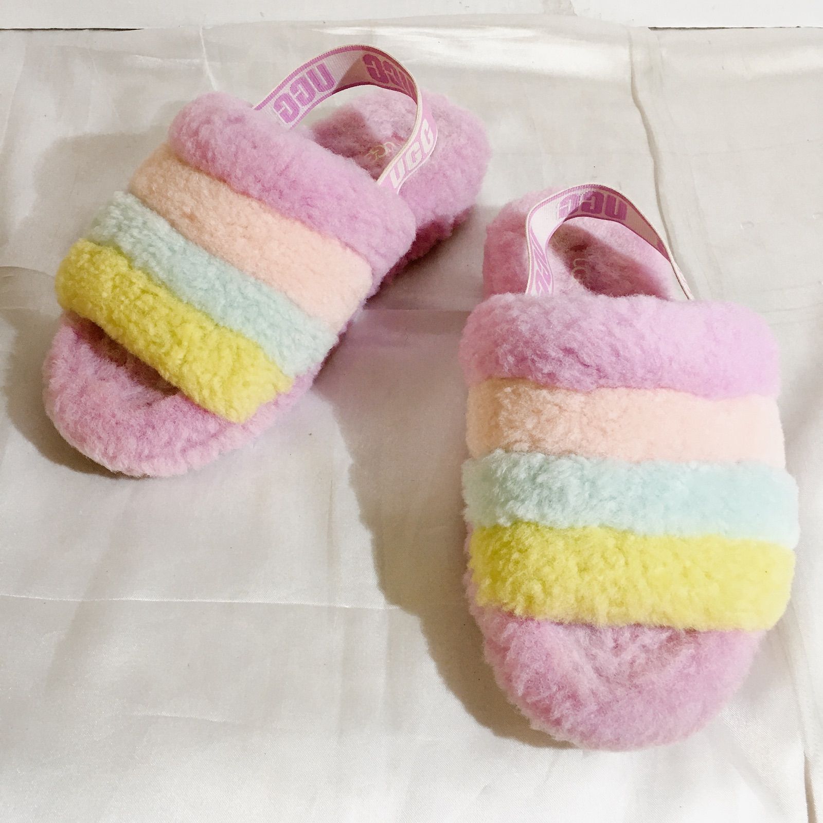 UGG アグ サンダル スリッパ パステルカラー もこもこ ファンシー