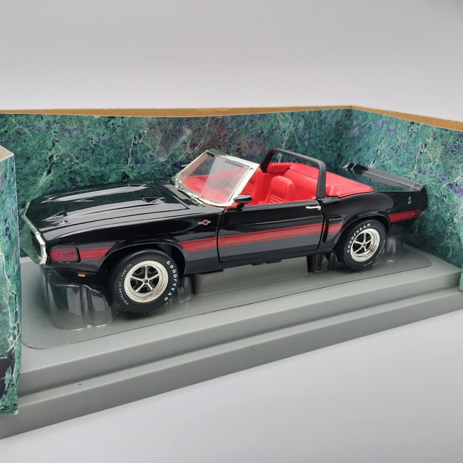 アーテル Ertl アメリカンマッスル 1/18 フォード トリノ コブラ FORD 