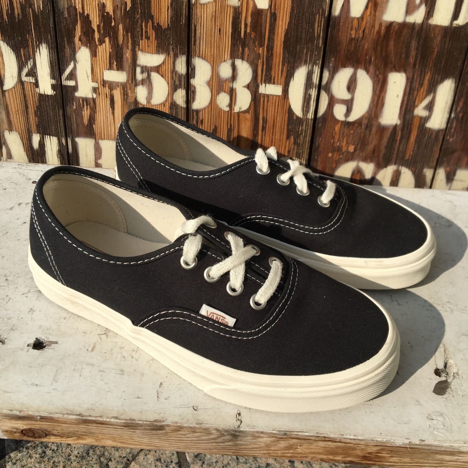 Vans authentic shop black size 6