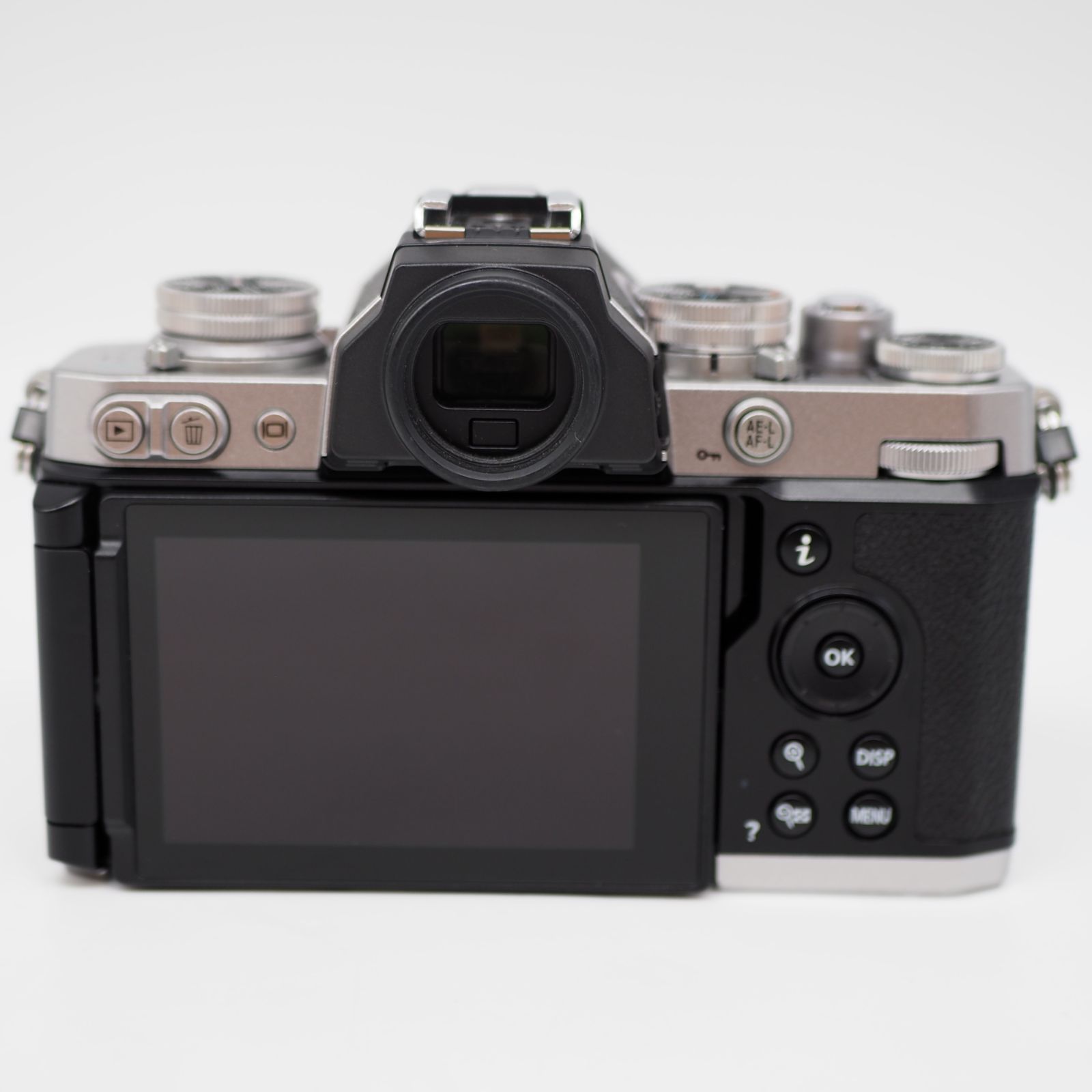 Nikon - ■726ショット■ Nikon Z fc ボディ シルバー ■ほぼ新品■ □726ショット□ Nikon Z fc ボディ シルバー □ほぼ新品