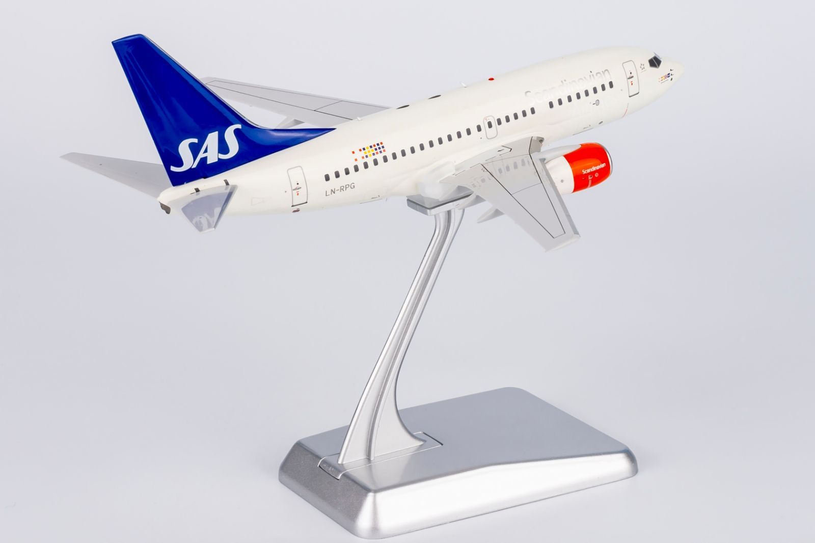 737-600