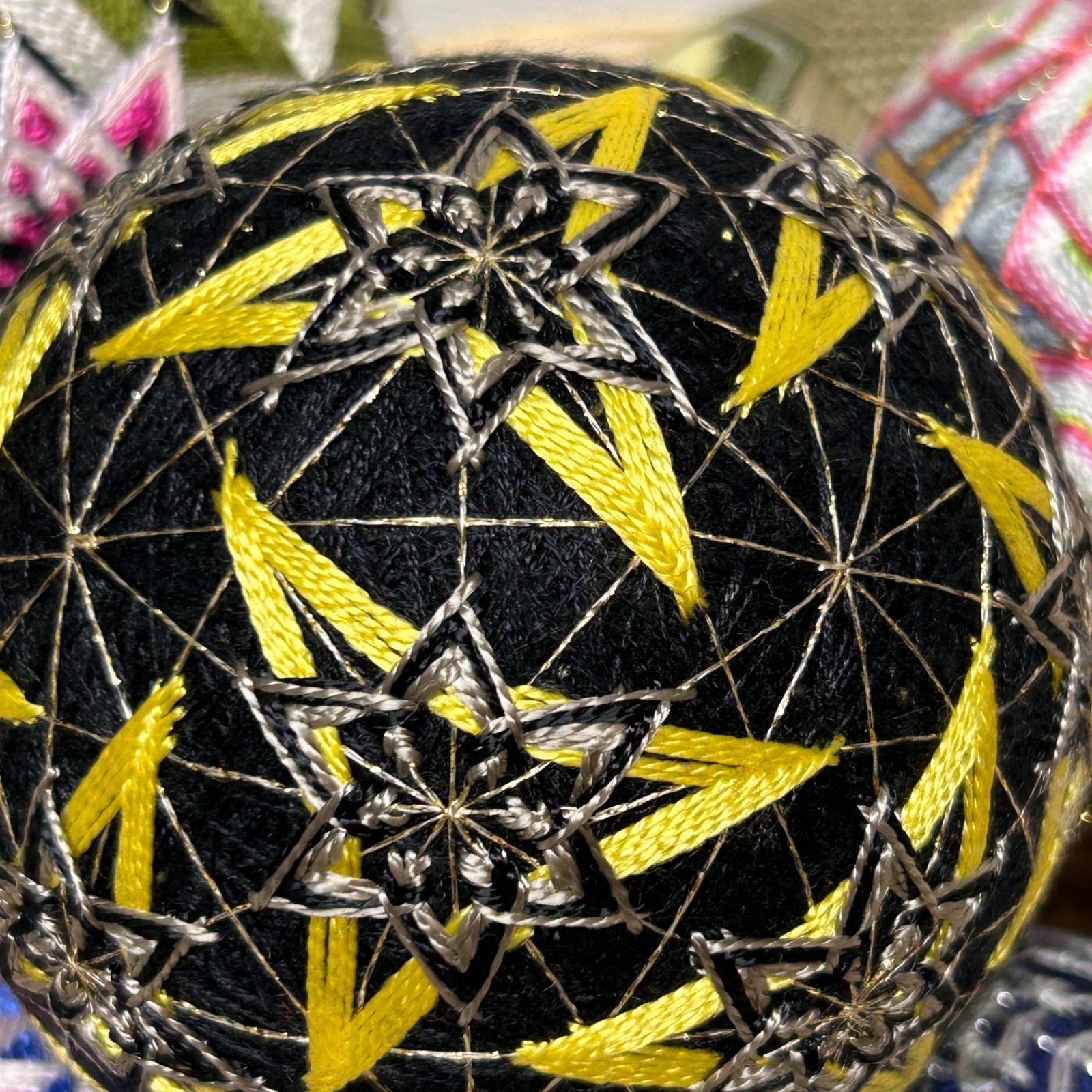4集 新しい手まり: 5番・25番刺繍糸でかがる創作てまり (楽しい