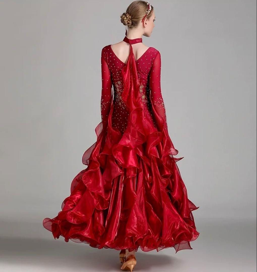 フリルたっぷりスタンダードドレス デモやダンスパーティに最適