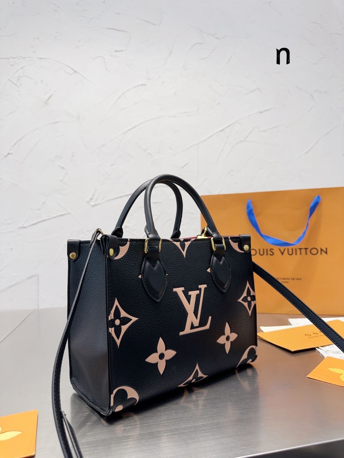 Louis Vuitton OnTheGo ハンドバッグ