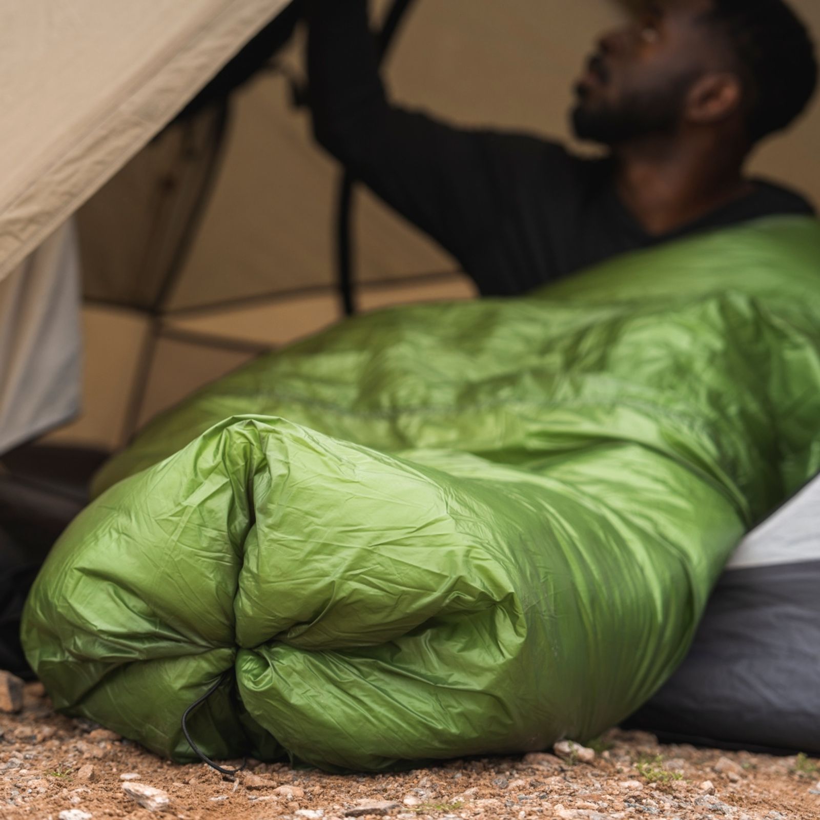 エンライテンドイクイップメント　リベレーション　スリーピングキルト ネイビー ENLIGHTENED EQUIPMENT｜REVELATION SLEEPING QUILT – LUNETTES