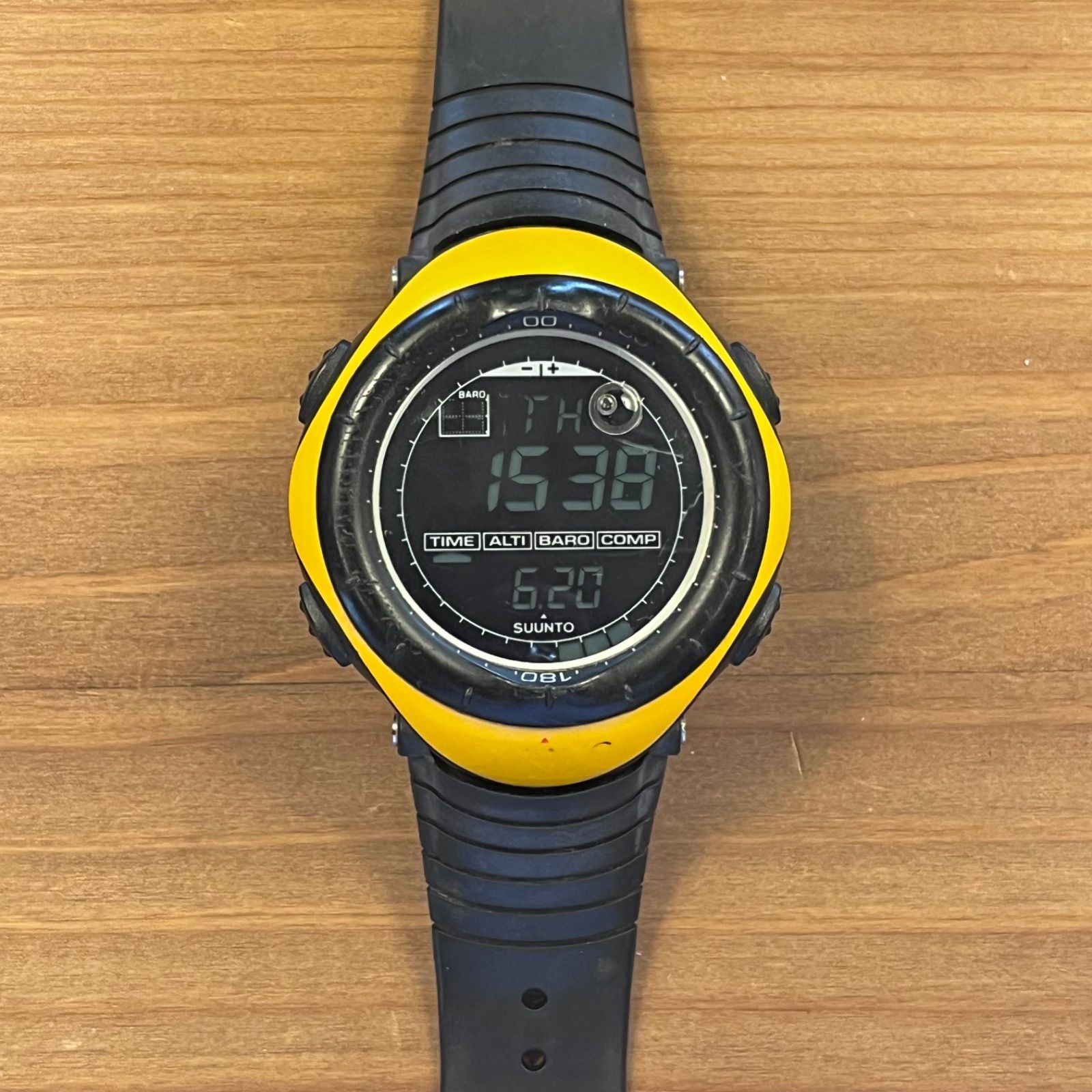 SUUNTO/スント VECTOR YELLOW 　ヴェクター　イエロー