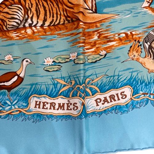 エルメススカーフ カレ90/柄名:水辺の休戦 HERMES エルメス カレ90 水の休戦 スカーフ ブルー - メルカリ
