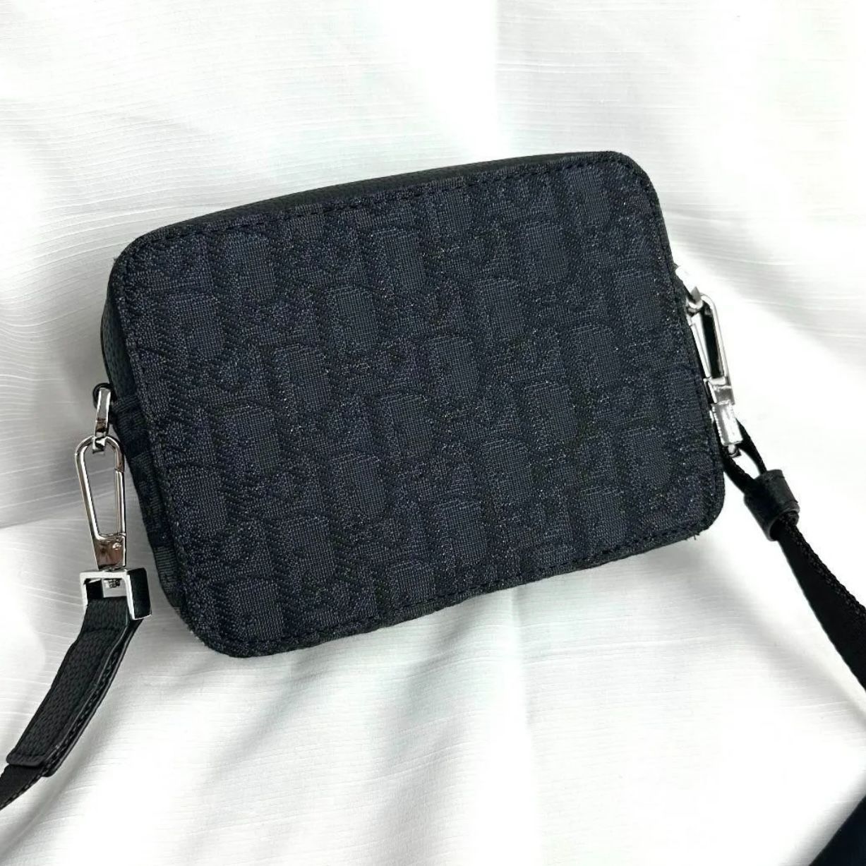 美品 DIOR メンズ 斜め掛けショルダーバッグ - メルカリ 