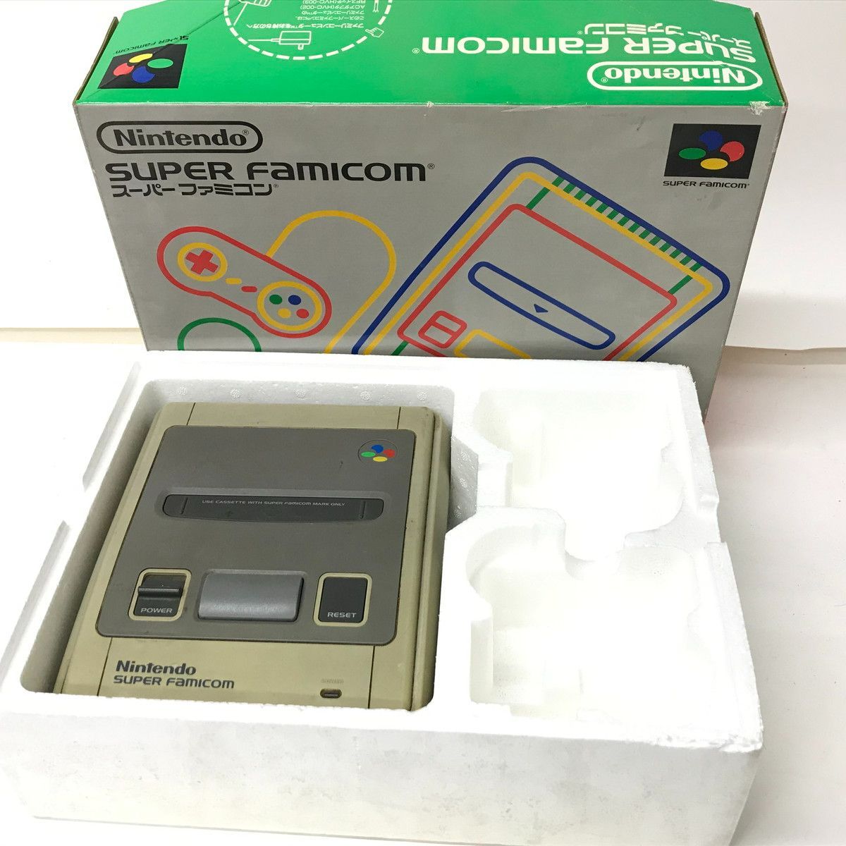 7.426 △ ニンテンドー スーパーファミコン 本体 箱付き 動作
