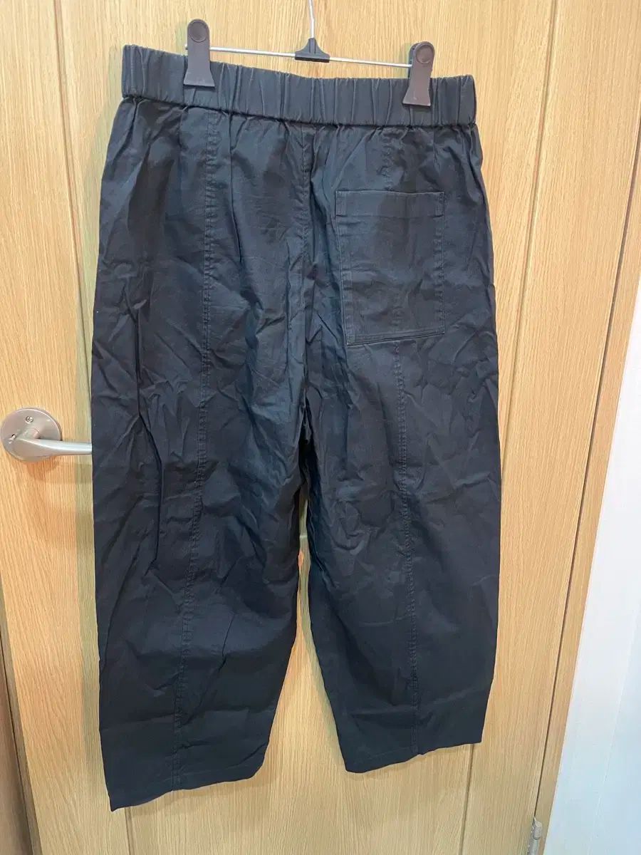 COS ユーティリティバレルレッグカーゴパンツ ブラック UTILITY BARREL-LEG TROUSERS ユーティリティバレルレッグパンツ