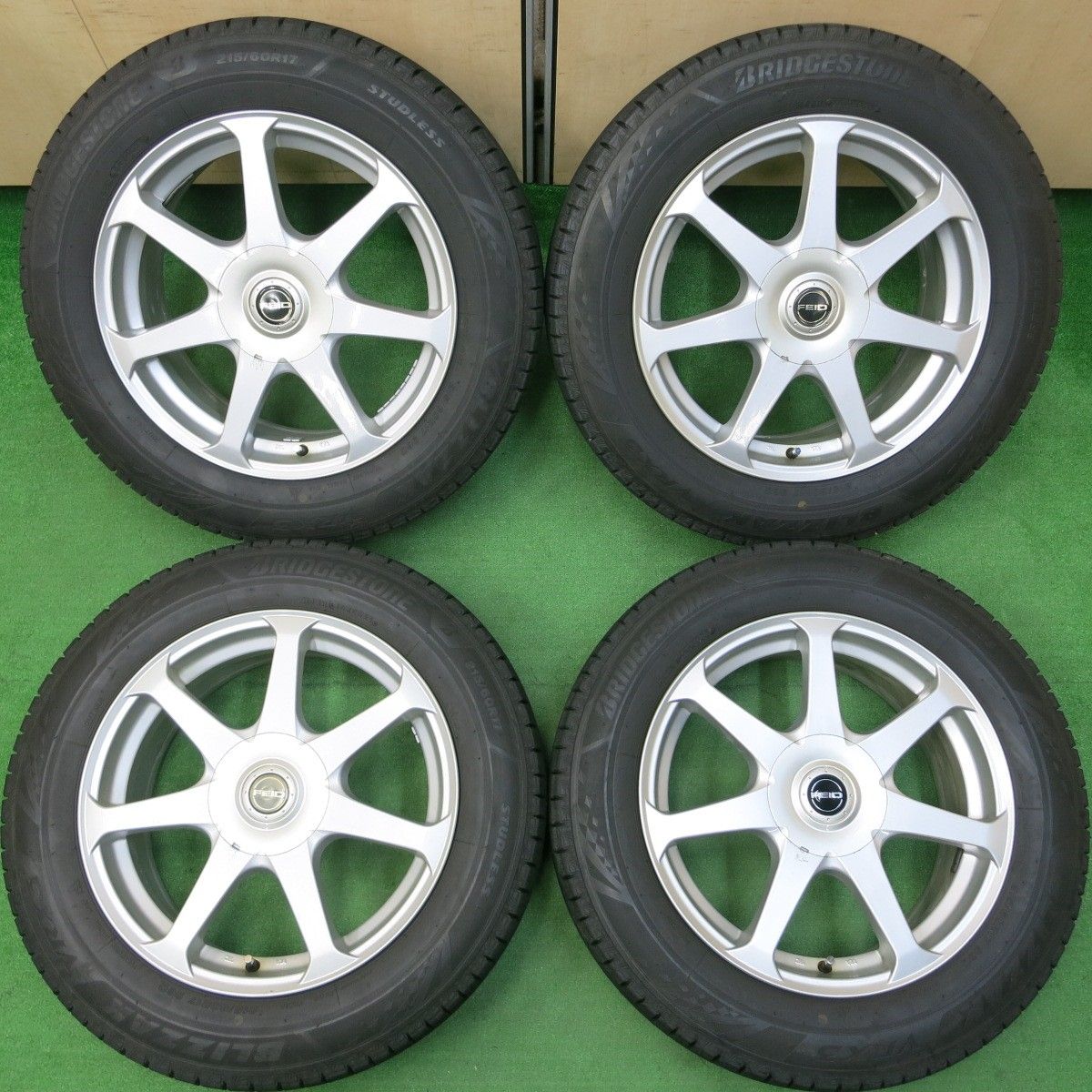 送料無料* バリ溝！21年！9.5分☆スタッドレス 215/60R17 ブリヂストン ブリザック VRX3 FEID 17インチ PCD100  114.3/5H マルチ☆4022007イス - メルカリ