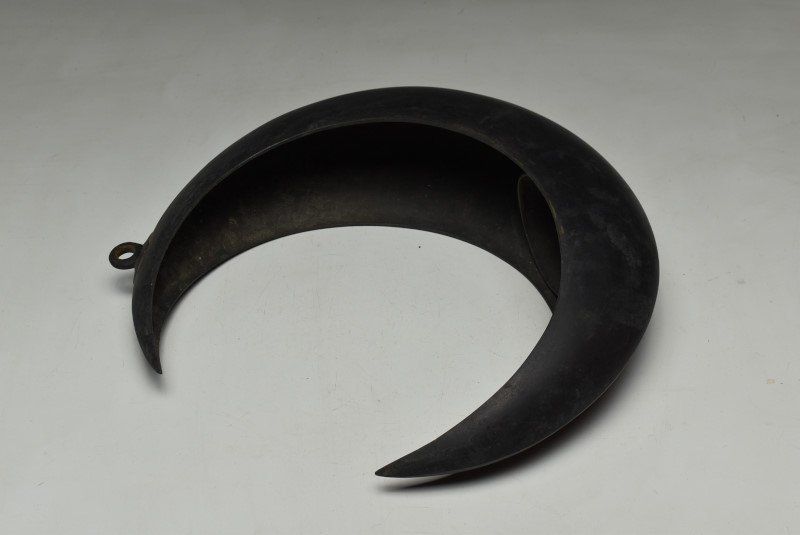 蔵C9960b 銅製 三日月 吊花生 花入 鉄鎖付 花器 時代