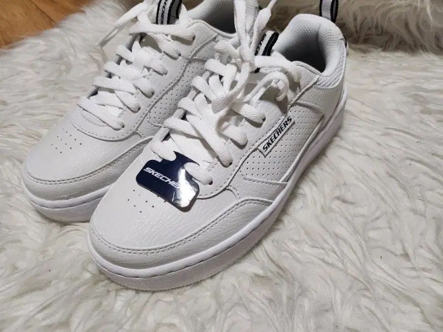 SKETCHERS スケッチャーズジュニアキッズスニーカー 220 ミリです