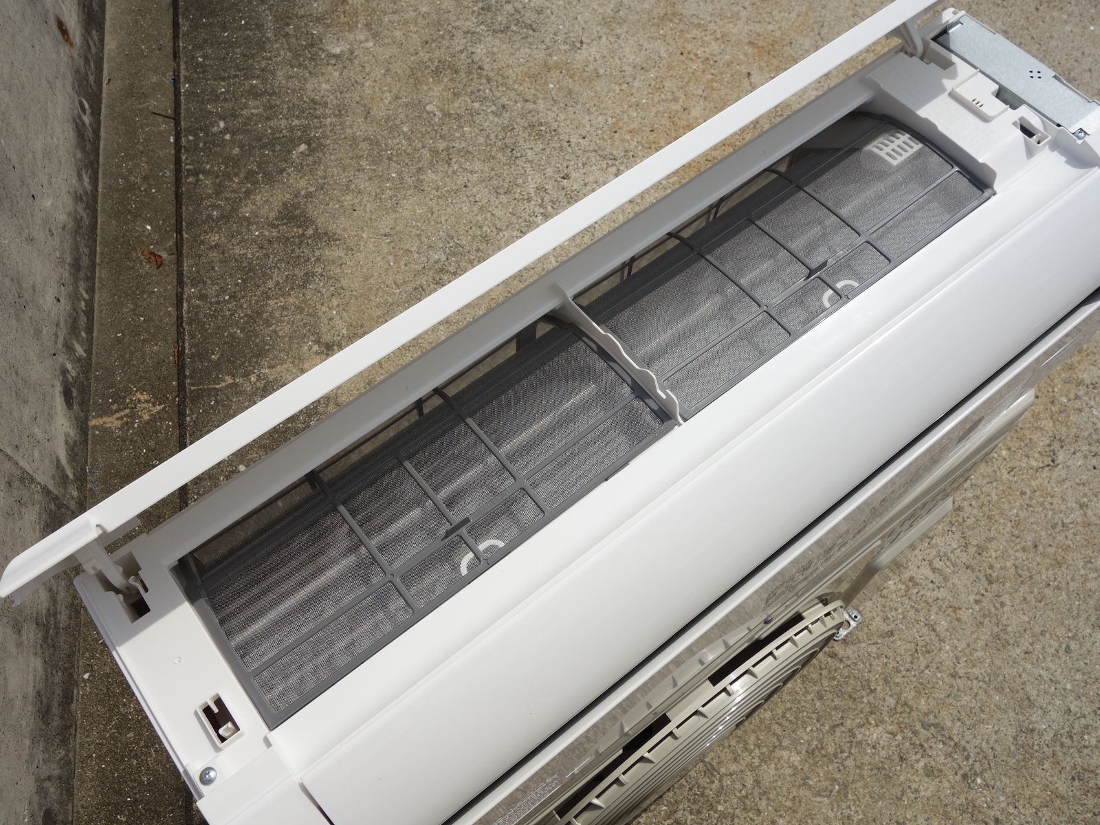 中古】M▽日立 ルームエアコン 2022年 2.2kw ～8畳 白くまくん 凍結 