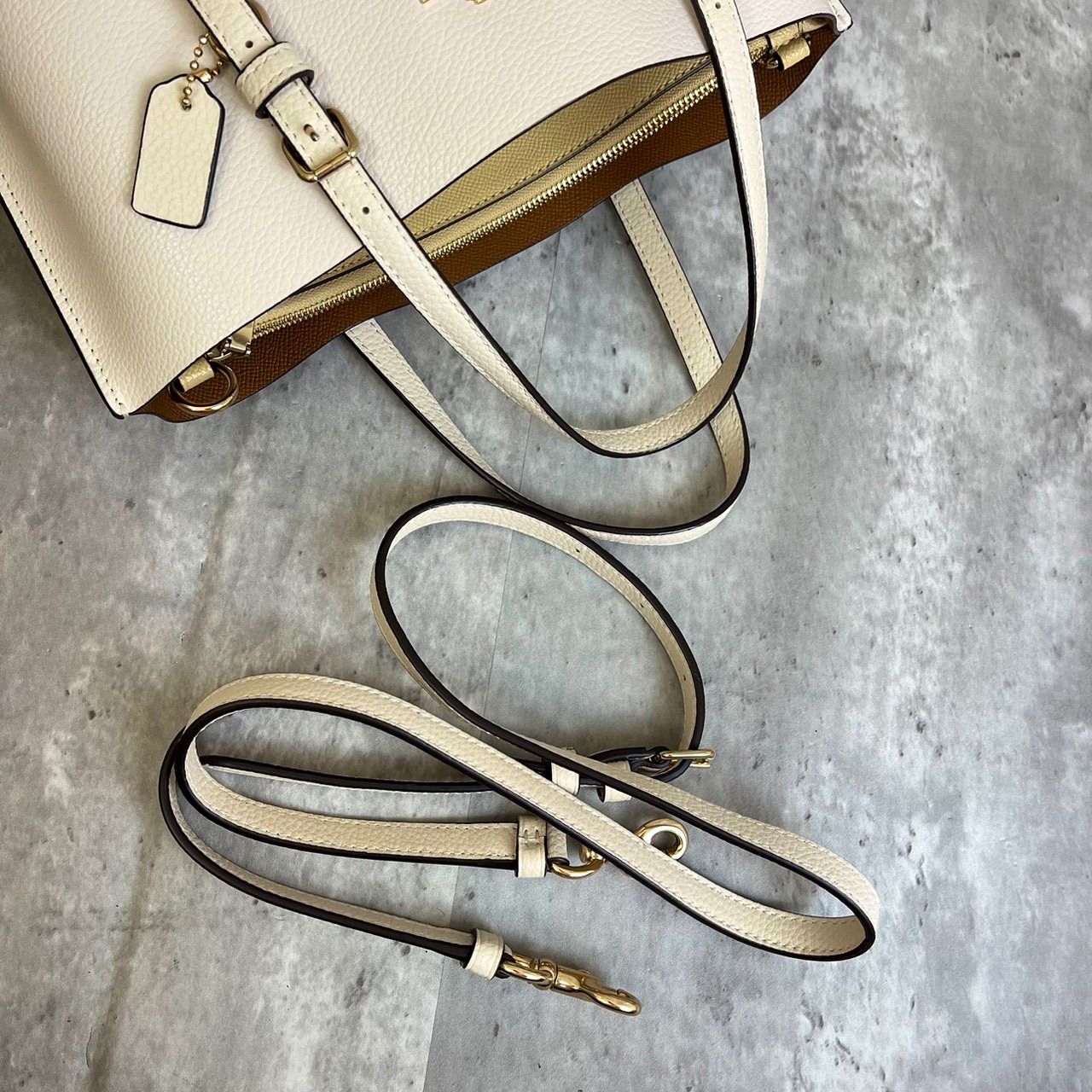 美品 COACH ハンドバッグ 2way チャーム付 シボ革 レザー BLACK コーチ 