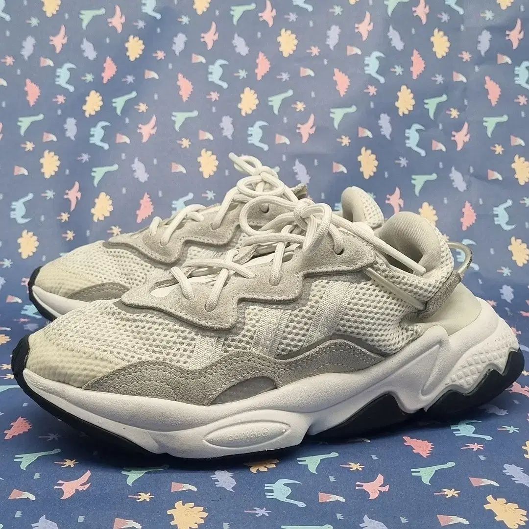 【雷市場（ポンジャン）商品韓国直送】 adidas(アディダス) オズウィーゴ 白 レディーススニーカー 240
