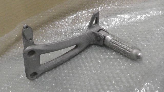 バンディット250V　GJ77A-102xxx　の　ステップ　左:#1706250729