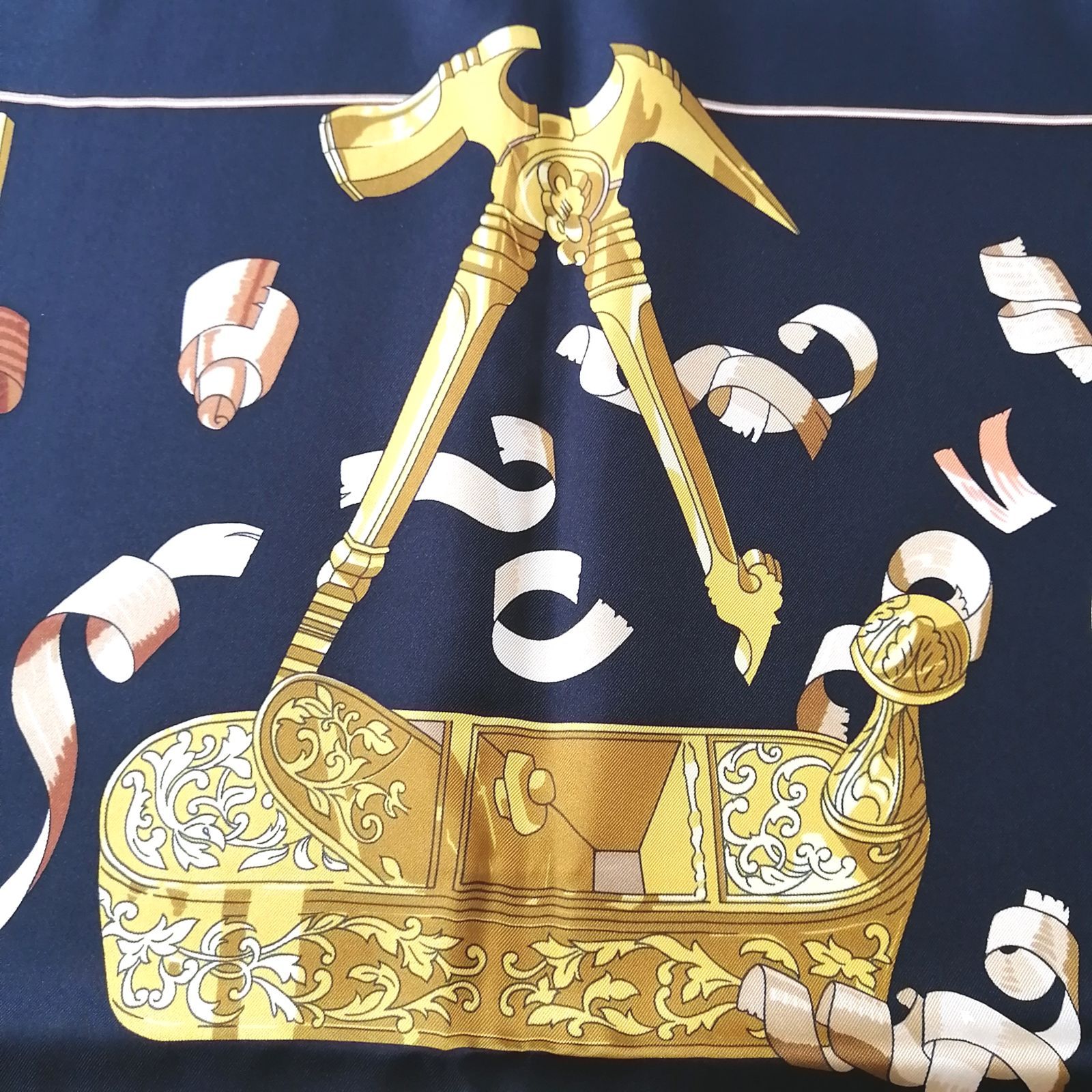 希少　HERMES エルメス　カレ90 黒　Copeaux おがくず 美品 エルメス HERMES スカーフ カレ90 おがくず Copeaux 大判