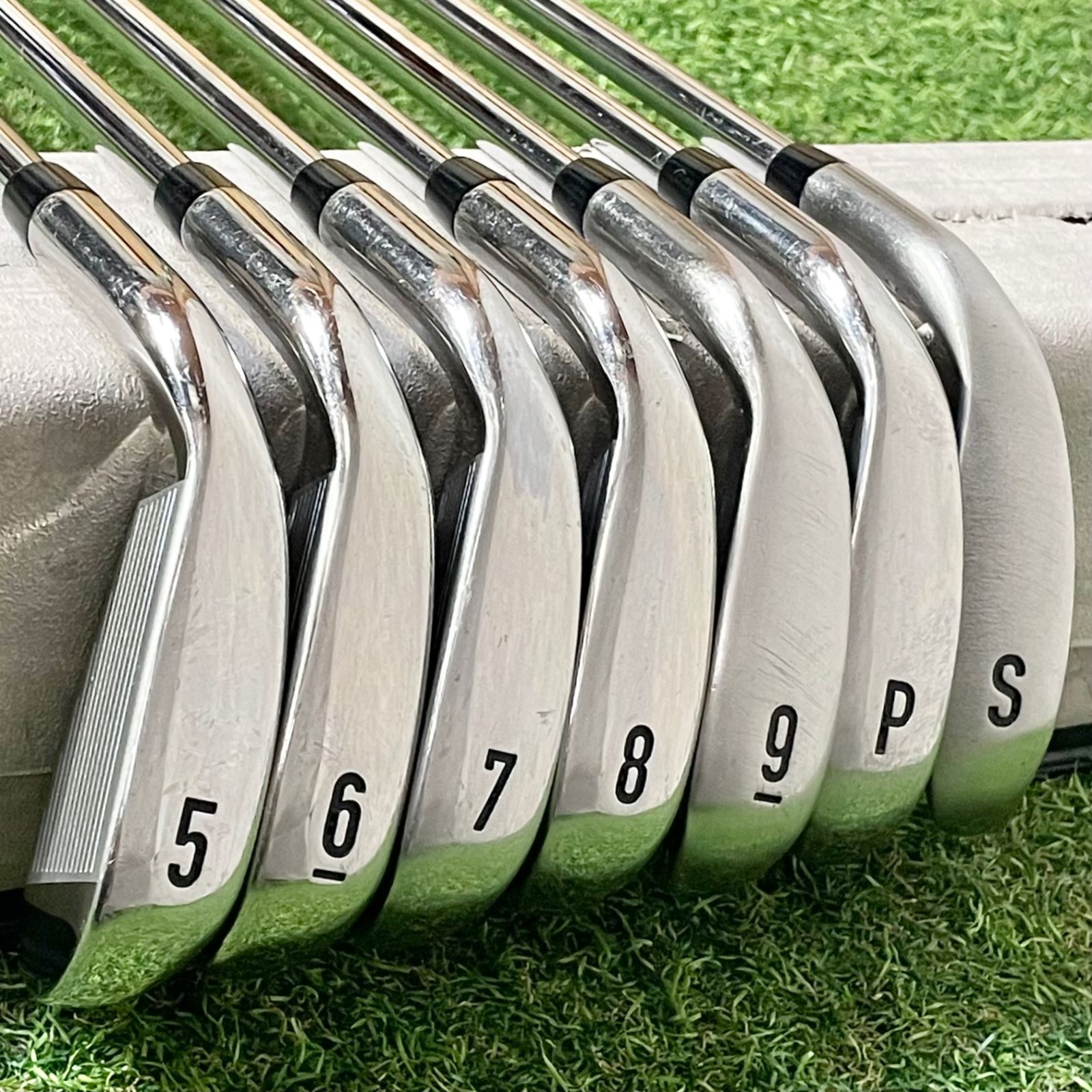 【美品】キャロウェイ ウォーバード 現行モデル アイアンセット 7本 UNI 右 美品】Callaway WARBIRD キャロウェイ ウォーバード 現行モデル