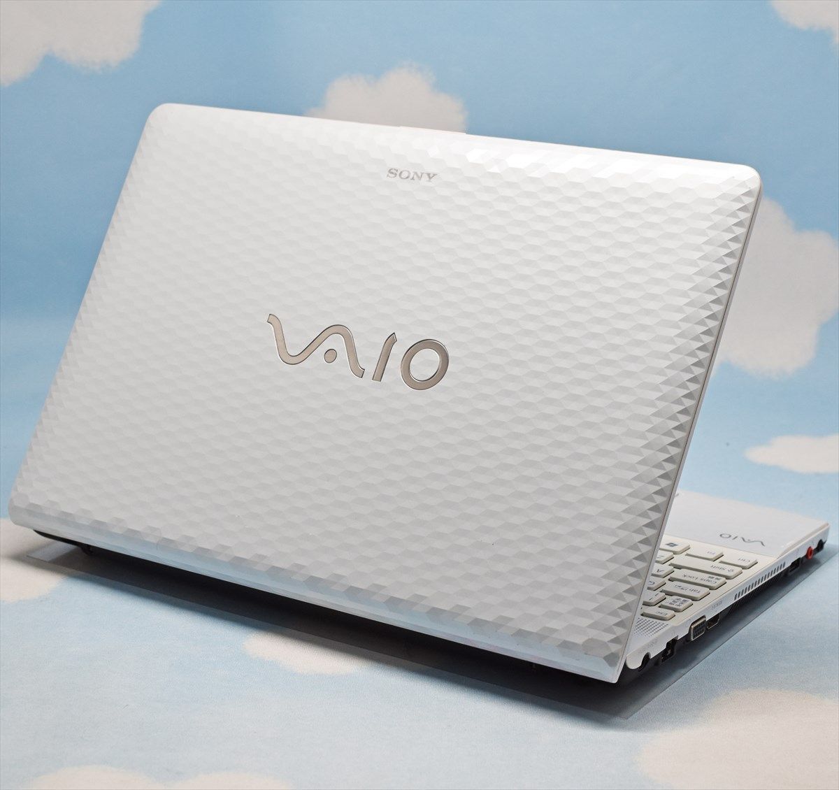 SONY VAIO Corei5、8GBメモリ、大容量 500GB、カメラ、マイク、WiFi搭載 白 ノートパソコン SSD換装可！ Web会議 CD  DVD WPS Office エクセル互換 YouTube 初心者 学生 Windows11可 初期設定済み - メルカリ