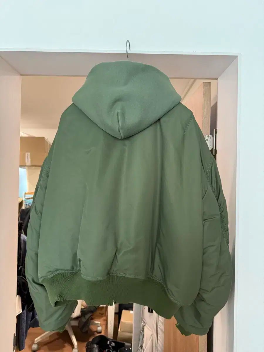 BALENCIAGA バレンシアガ スウェット カーキ S 2008825F0021 BALENCIAGA バレンシアガ スウェット カーキ S 2008825F0021