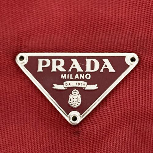 美品✨ PRADA ポーチ 巾着 レッド 三角ロゴプレート ナイロン 化粧ポーチ プラダ ポーチ 巾着 小物入れ 化粧ポーチ レディース ワイン