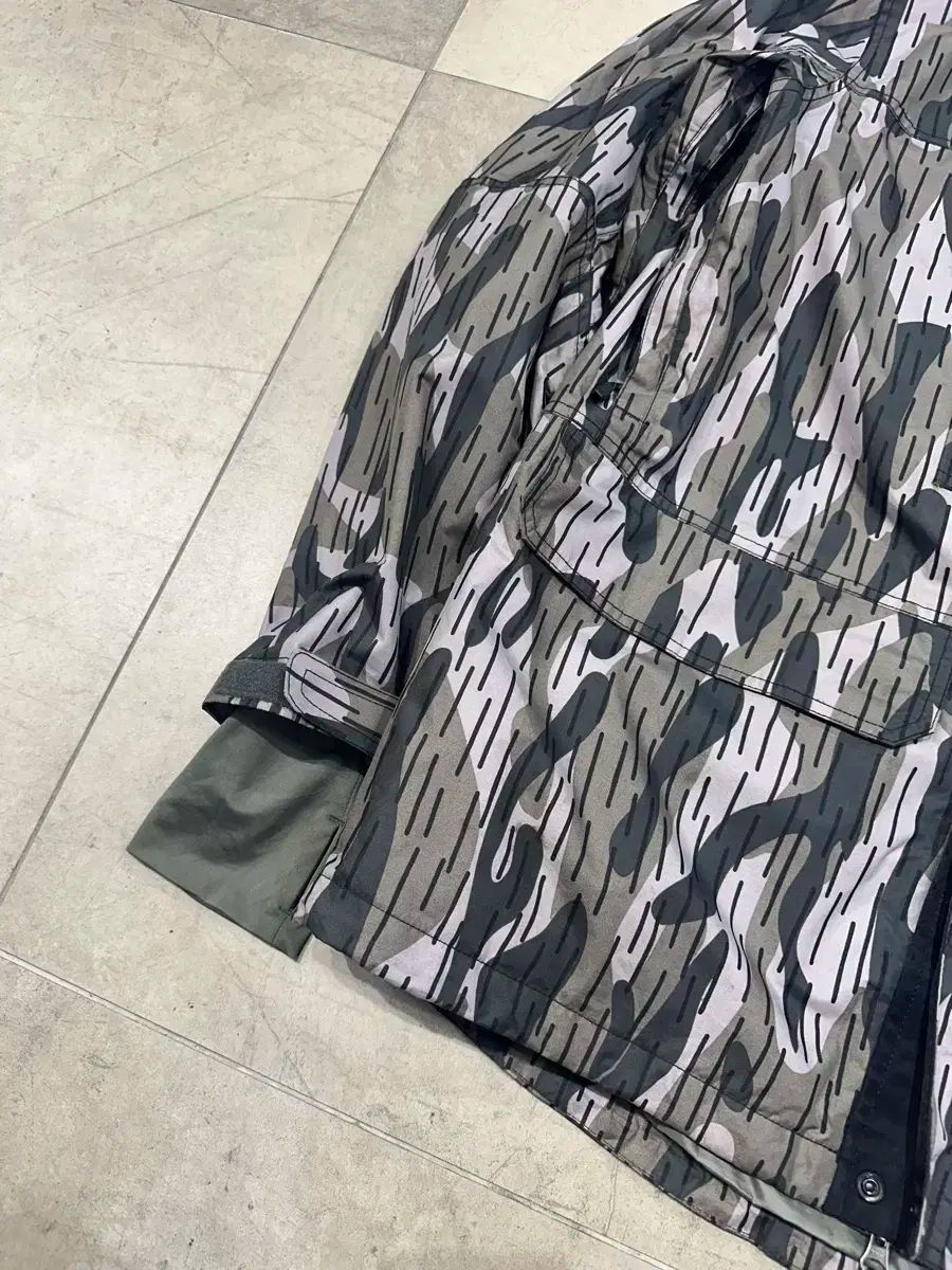 コロンビア 迷彩 omni tech ジャケット ウィンドブレーカー