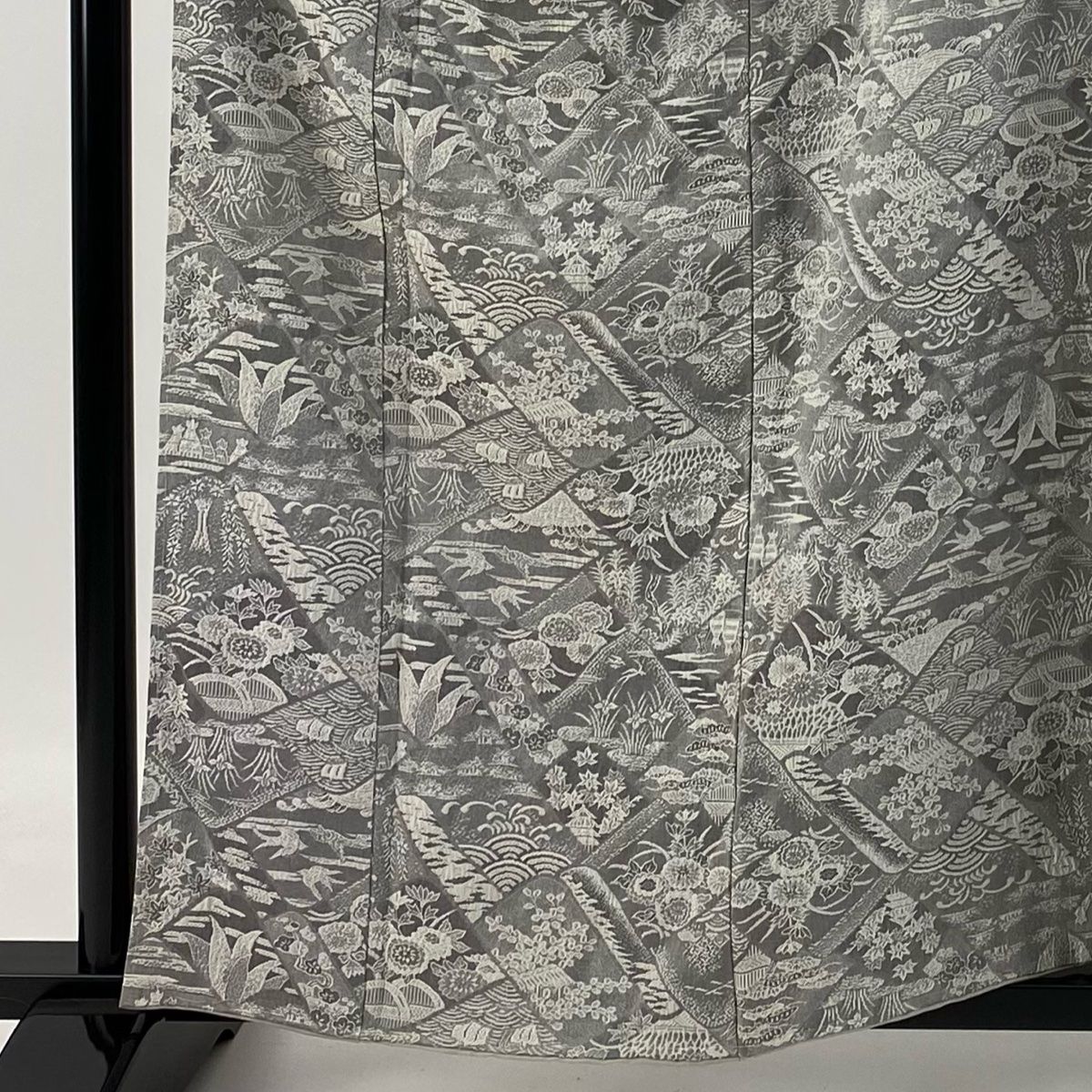 小紋 身丈157.5cm 裄丈67.5cm L 袷 山岡古都 紋意匠 落款 草花 波 灰色  