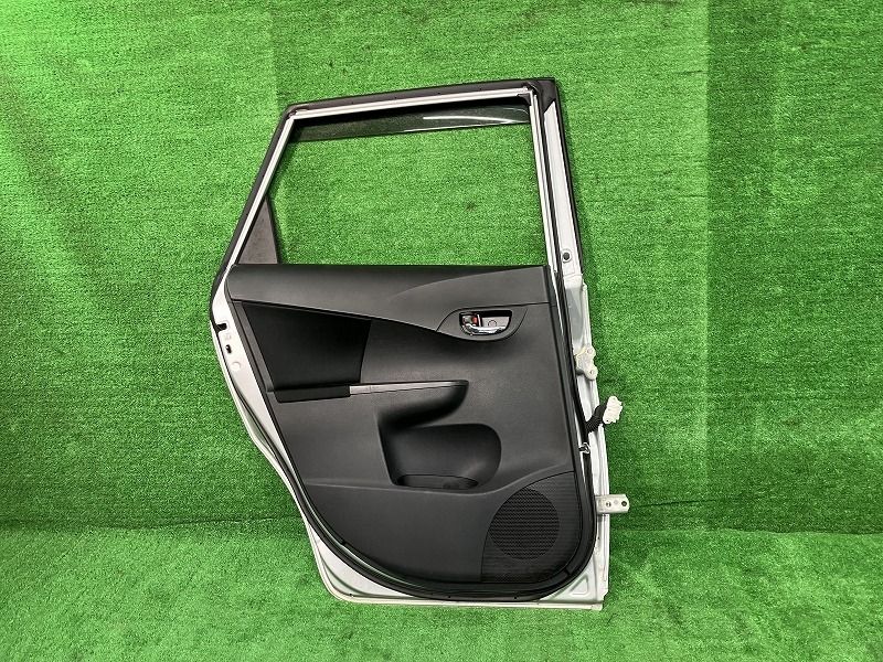 ラクティス NCP120 左リアドア G アサヒ M2L3 67004-52430 1F7