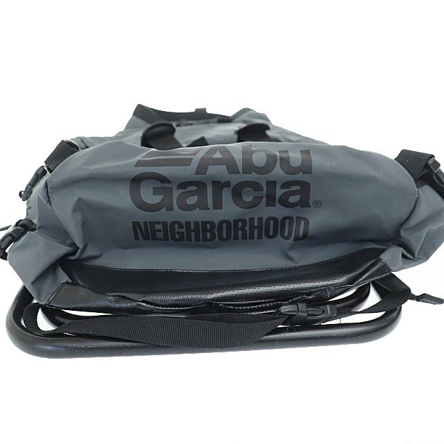 ネイバーフッド NEIGHBORHOOD ×ABU GARCIA アブ ガルシア NHAB.BASE DUFFLE P-LUGGAGE  フォールディング チェア付 ダッフル バックパック リュック 灰 黒 グレー ブラック ●▲ 240705