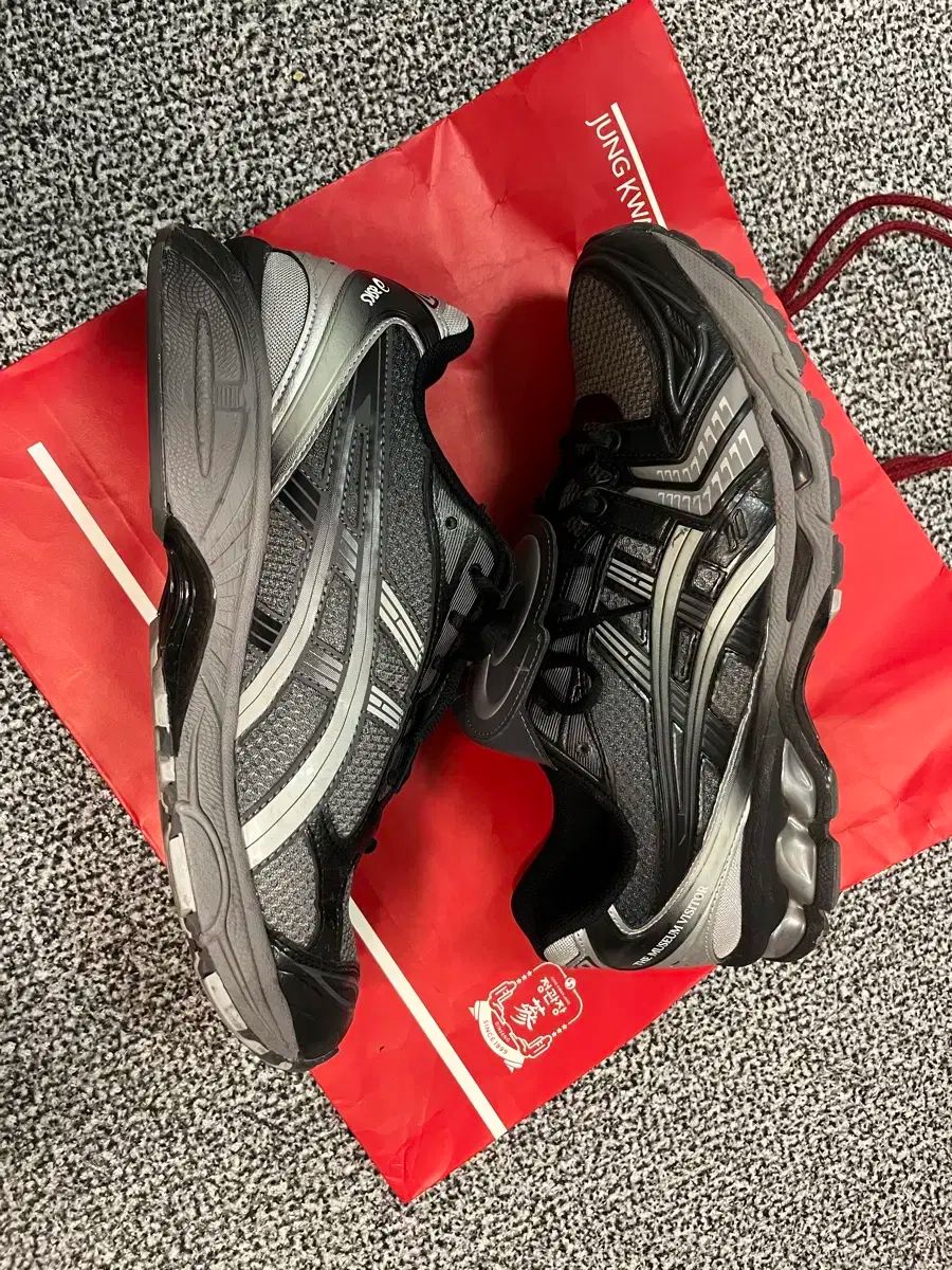 Asics アシックス