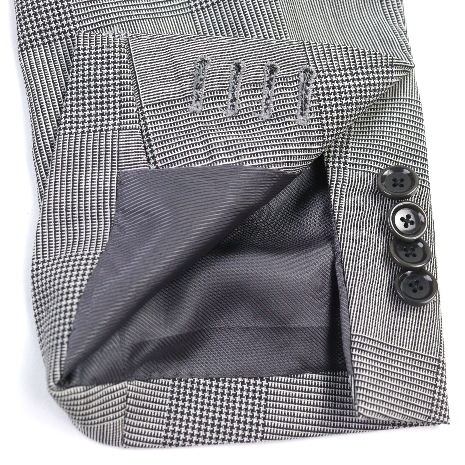 ウール カノニコ社製生地使用