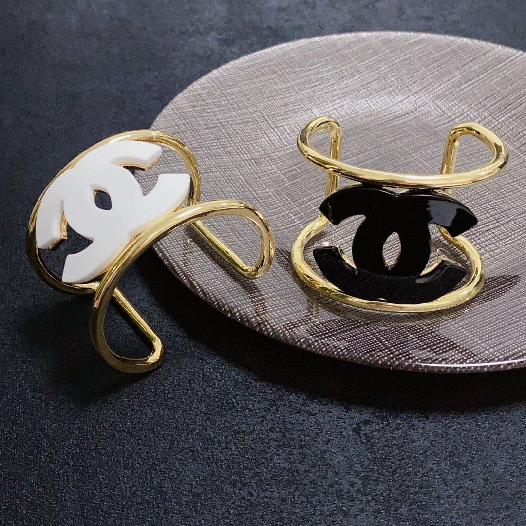 【25A・高級感があって存在感抜群☆】CHANEL ブレスレット 今日特価】Chanel シャネル オープンワーク ブレスレット - メルカリ