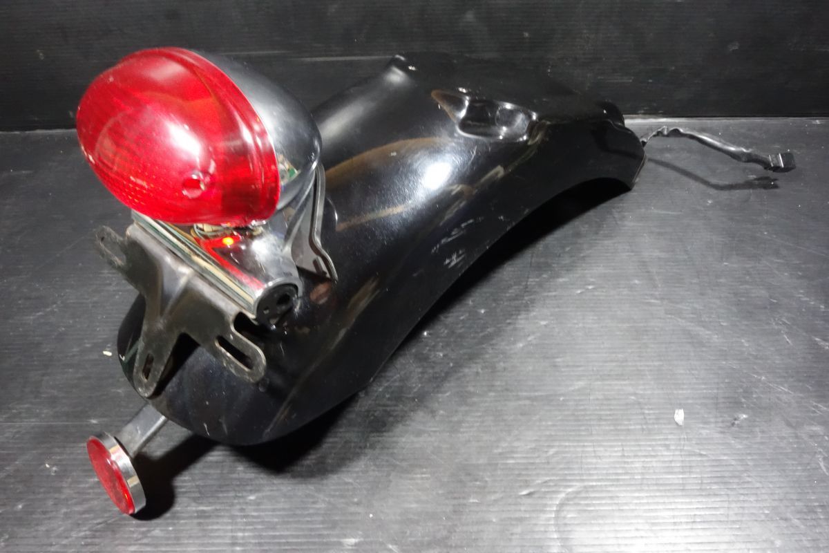 スラクストン900 リアフェンダー テールランプ トライアンフ 純正 TRIUMPH THRUXTON R20250505