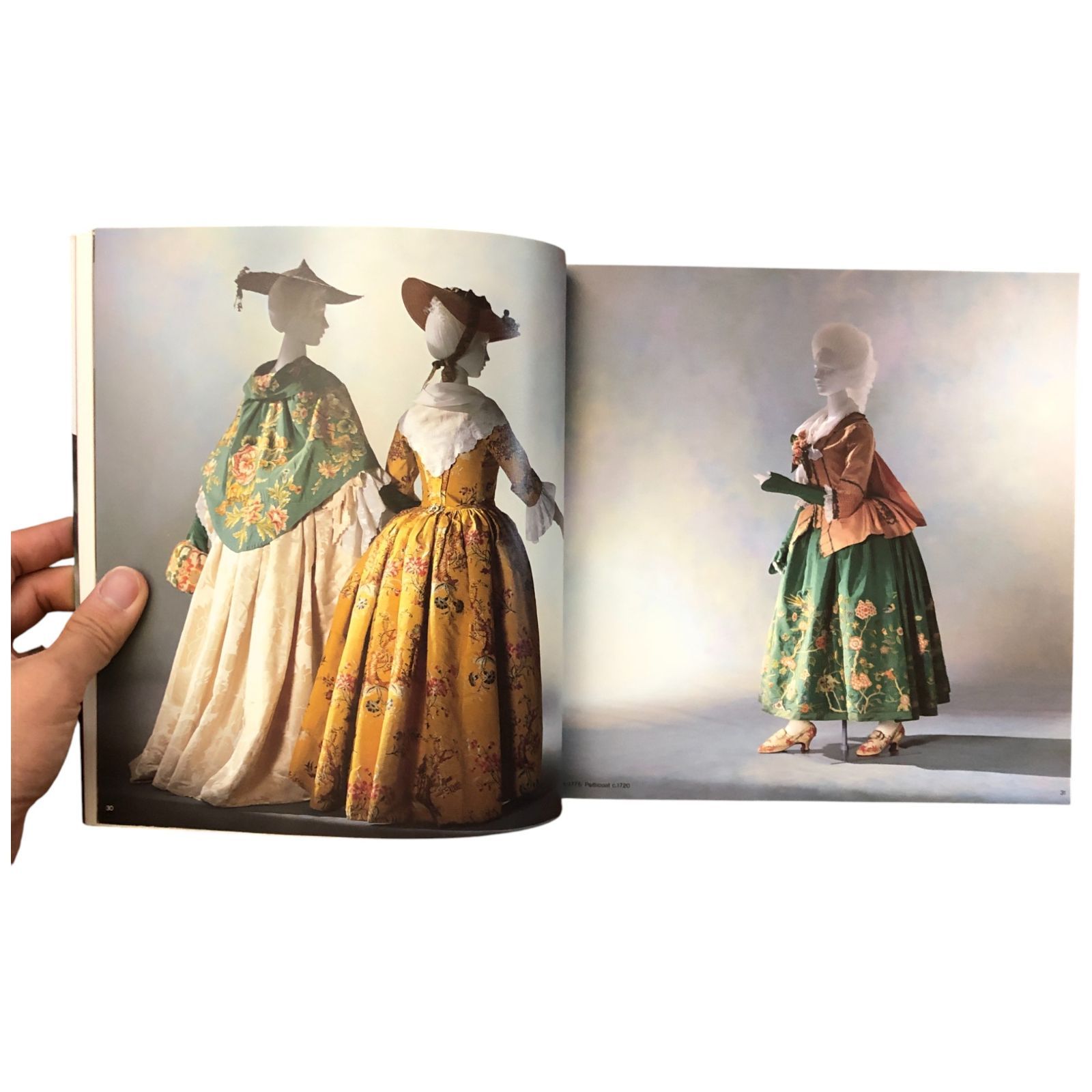 華麗な革命 ロココと新古典の衣裳展 京都国立近代美術館/京都