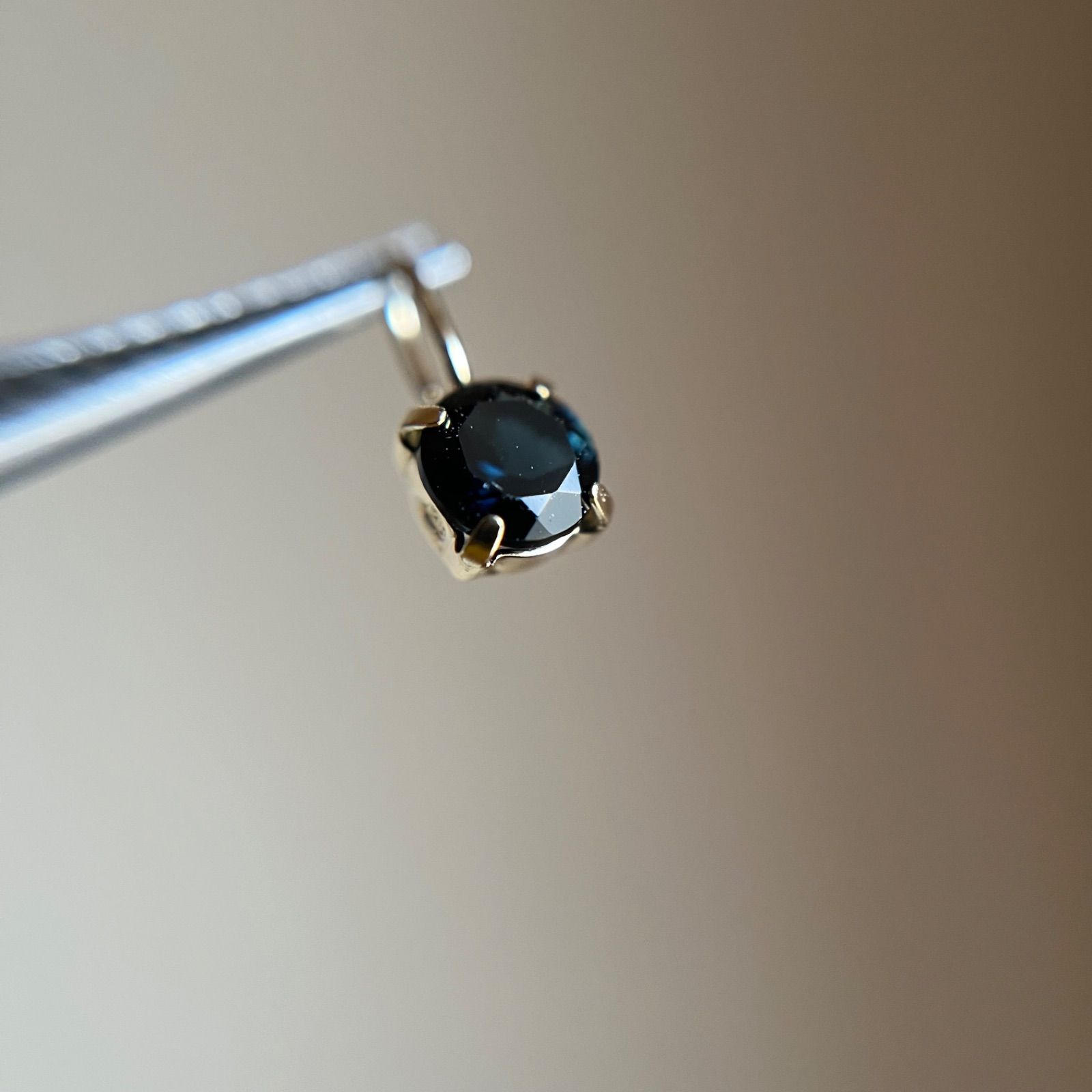 K18 天然石インディゴライト ラウンド ペンダントトップ チャーム 希少