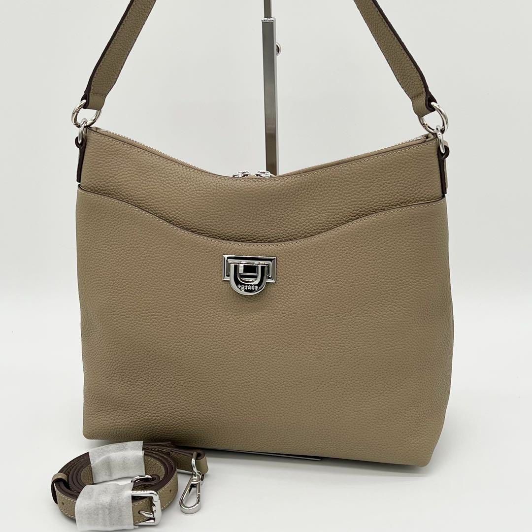 【極美品】プラスグレース ナチュラルシュリンク ツイストメタル ハンドバッグ 極美品】プラスグレース ナチュラルシュリンク ツイストメタル
